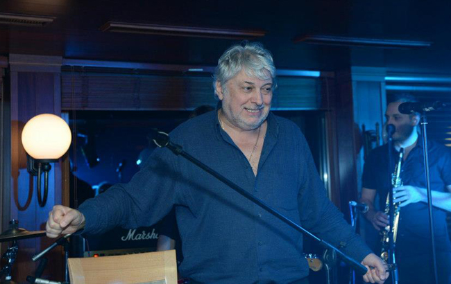 Популярный эстрадный певец России был госпитализирован